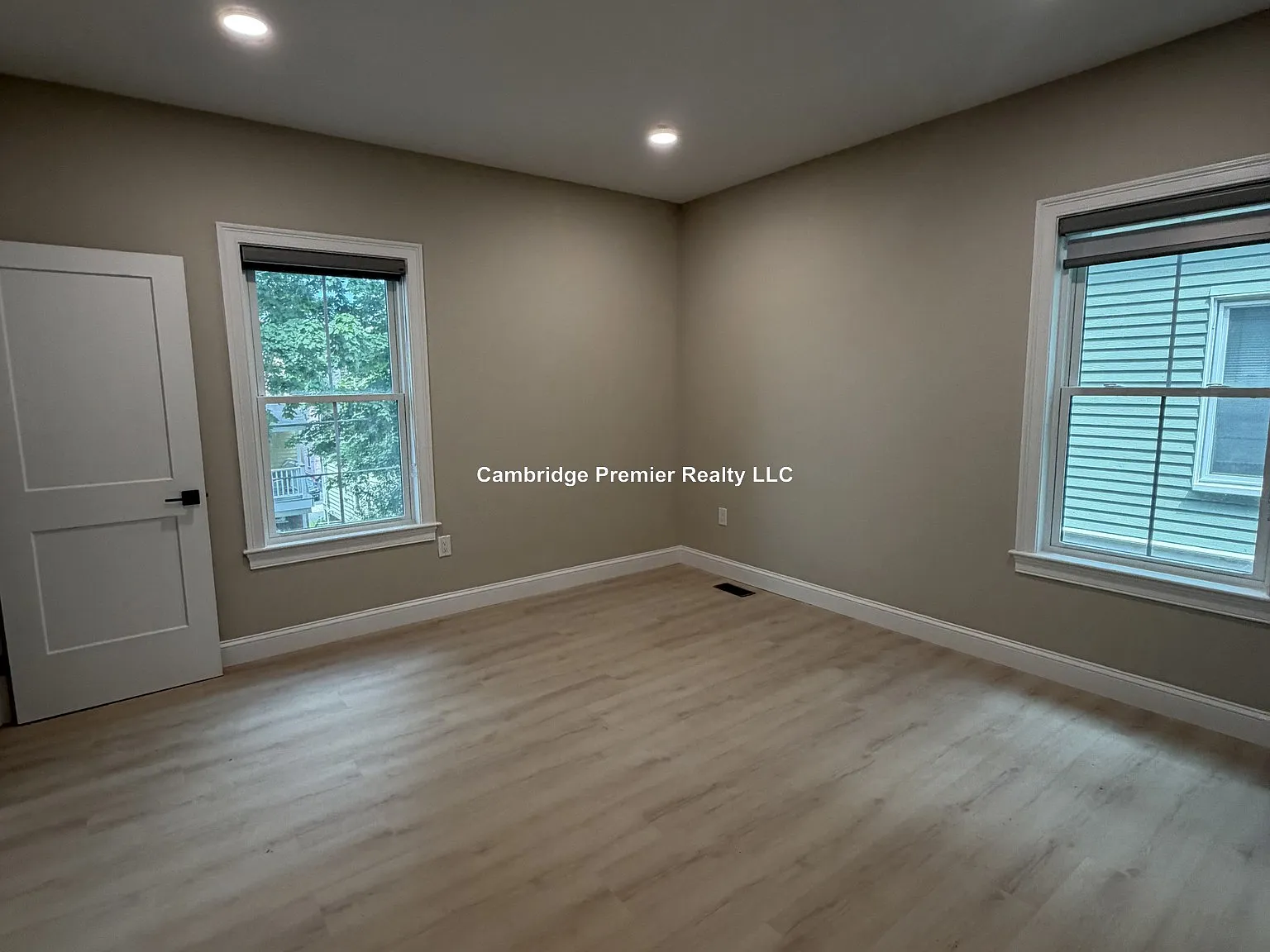 3 bed, 999 sqft, $4,500 — Photo 3