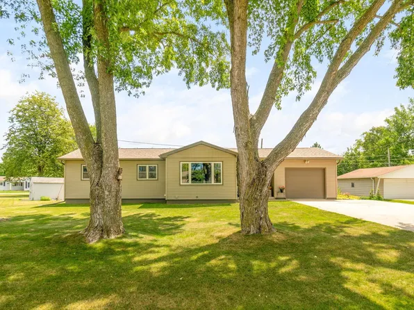 320 Pine St, Washburn, IA 50702