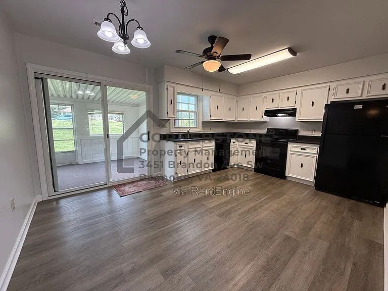 1103 Lakeview Pl — Photo 3