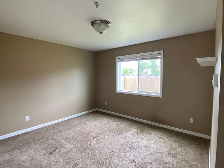 Crossfire Apartments — Photo 9
