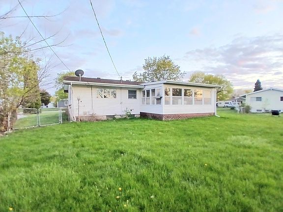 3rd image of 3281 Broadmore Dr