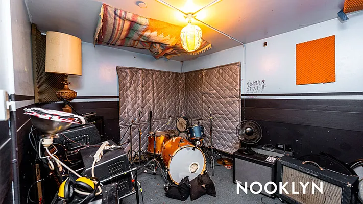 Rented by Nooklyn NYC LLC | media 7