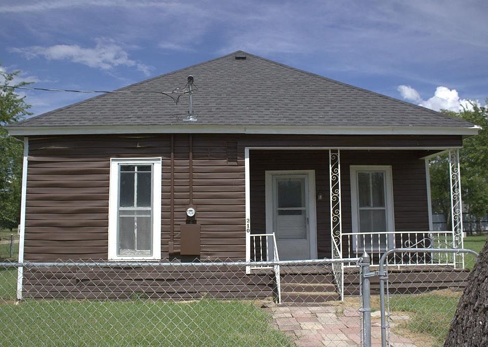 1st image of 210 N Throckmorton Ave