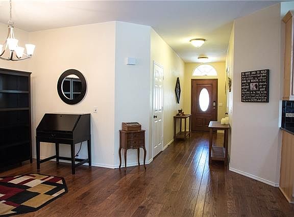 3rd image of 2117 Oak Manor Dr