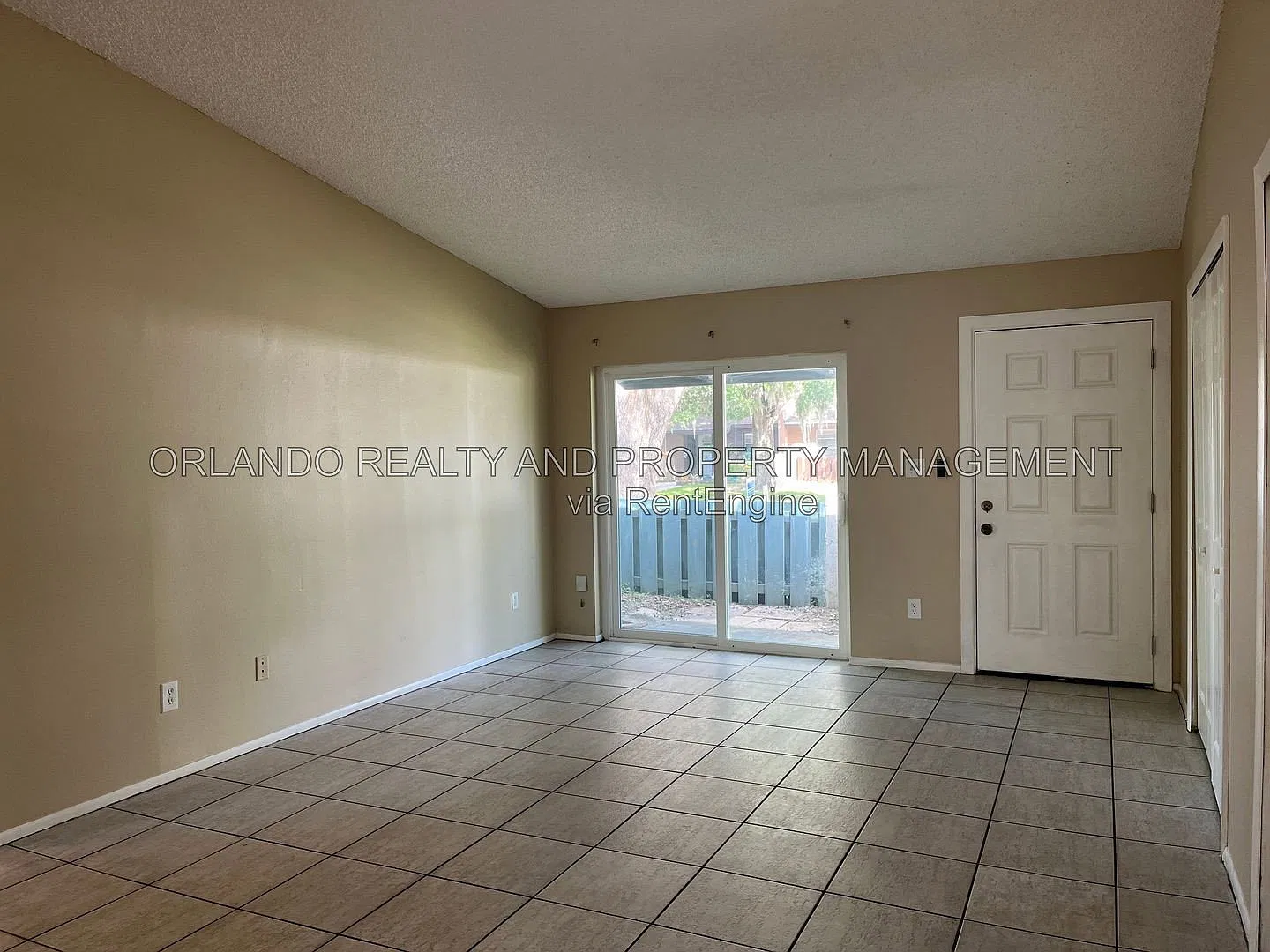3 bed, 2.0 bath, 1085 sqft, $1,699 — Photo 4