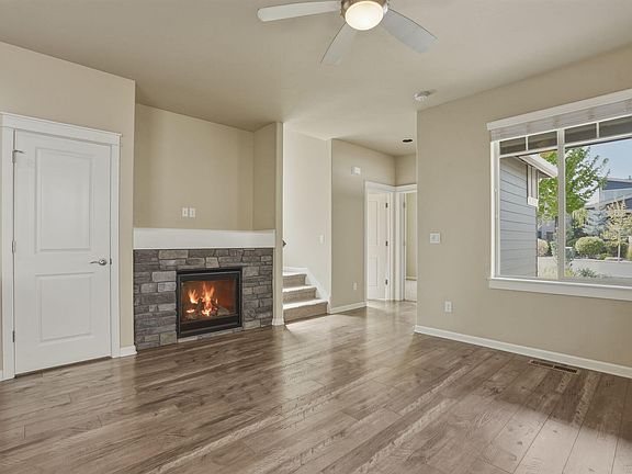 4th image of 20840 Gateway Dr