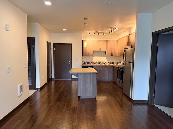 2nd image of A736 8th Ave NE #224