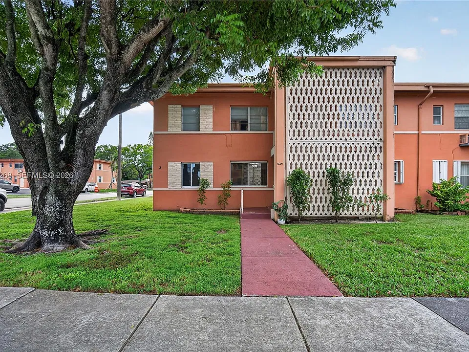 3600 SW 10th St #1A