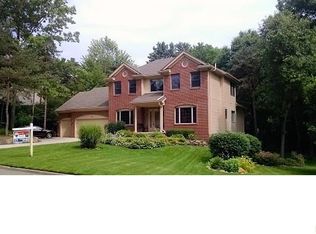 9550 Rolling Greens Dr, Pinckney, MI