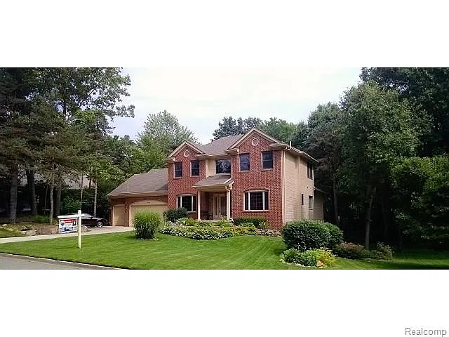 9550 Rolling Greens Dr photo 1
