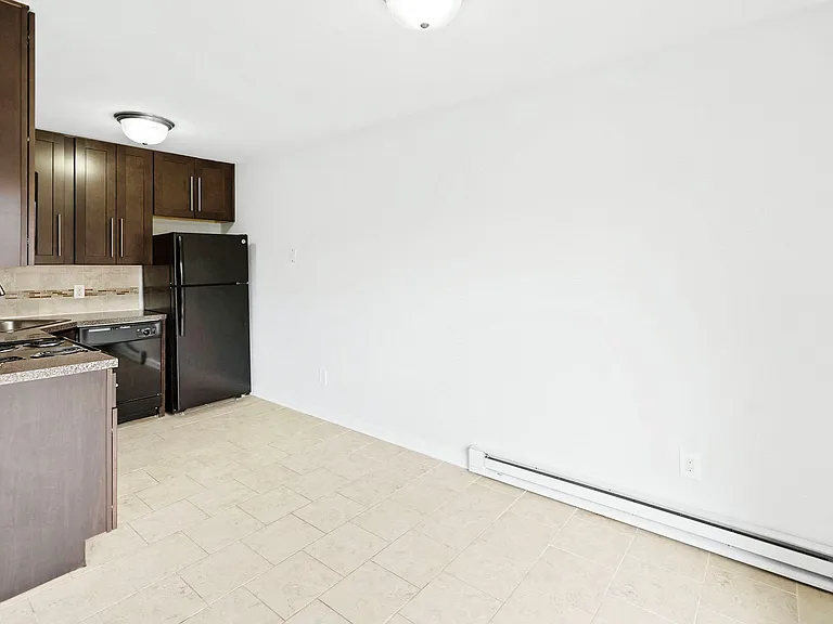 Ascot Park Apartments — Photo 7