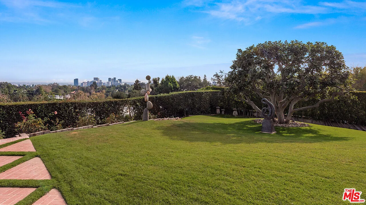 5 bed, 7.0 bath, 11000 sqft, $195,000 — Photo 4