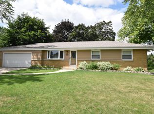 W163N9505 Cheyenne Dr, Menomonee Falls, WI 53051