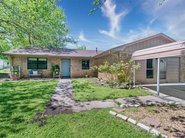 832 Cherry St, Wolfe City, TX 75496