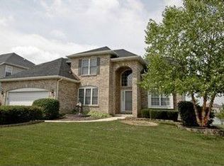 716 Lake Ridge Dr, South Elgin, IL 60177