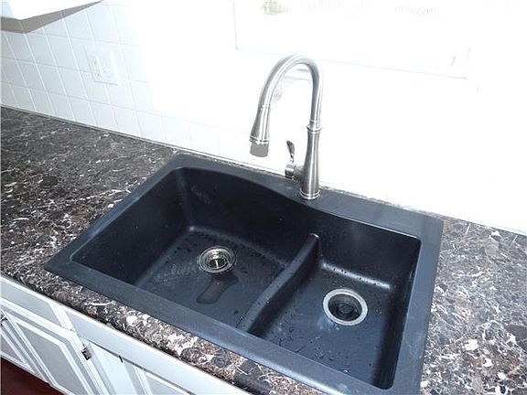 5th image of 1229 SE Scenic Dr