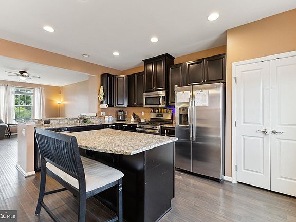 5th image of 2104 Governors Way