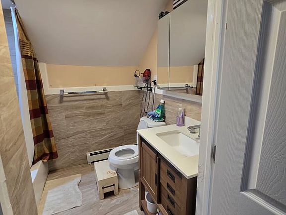 2nd image of 39 Chestnut St