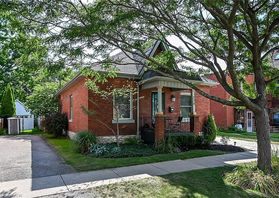 1st image of 229 Brock St
