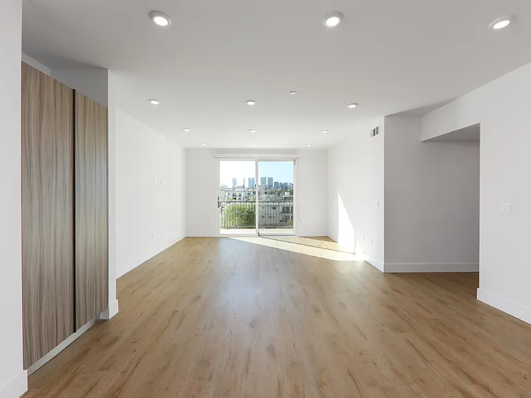 1070 S Holt Ave — Photo 10
