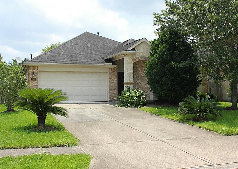 1st image of 387 Livingstone Ln