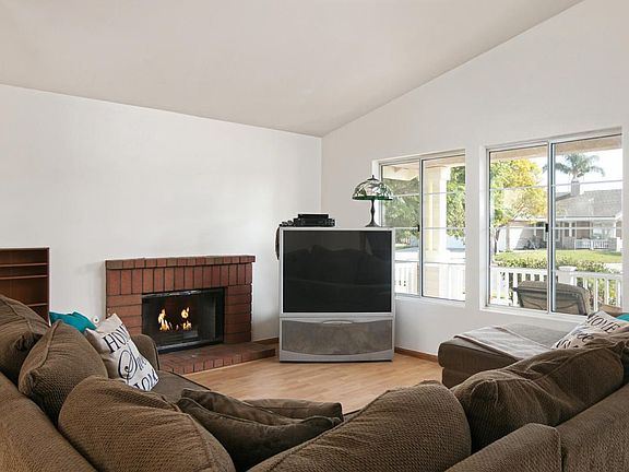 707 Transom Way-MLS_Size-005-15-Living R