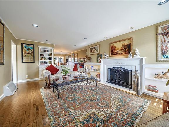 5th image of 3661 Santiago St