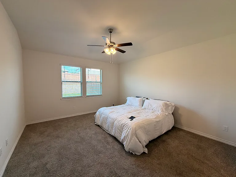 7401 Mayplace Dr — Photo 9