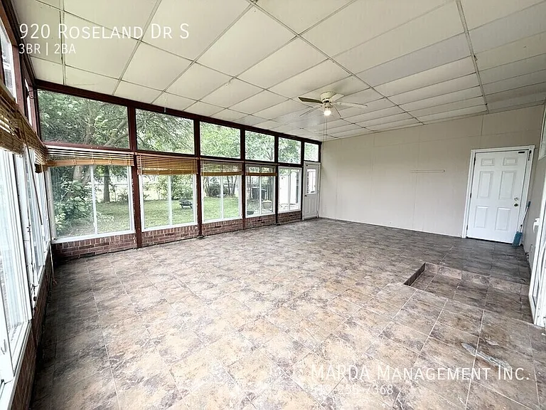920 Roseland Dr S — Photo 38