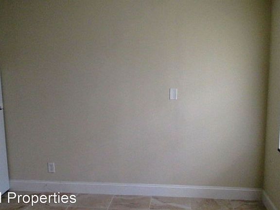 4th image of 1075 NE 39th St APT 108H