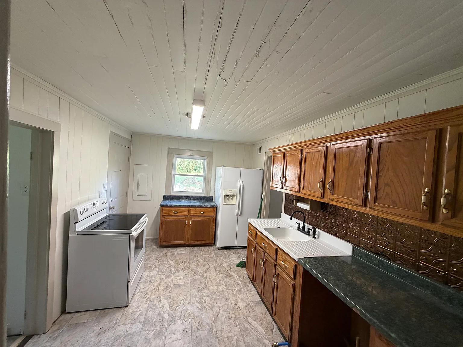 3 bed, 1100 sqft, $2,000 — Photo 3