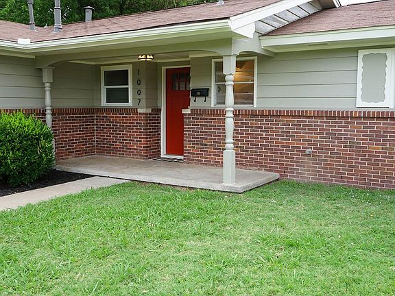 2nd image of 1007 Canterbury Ave