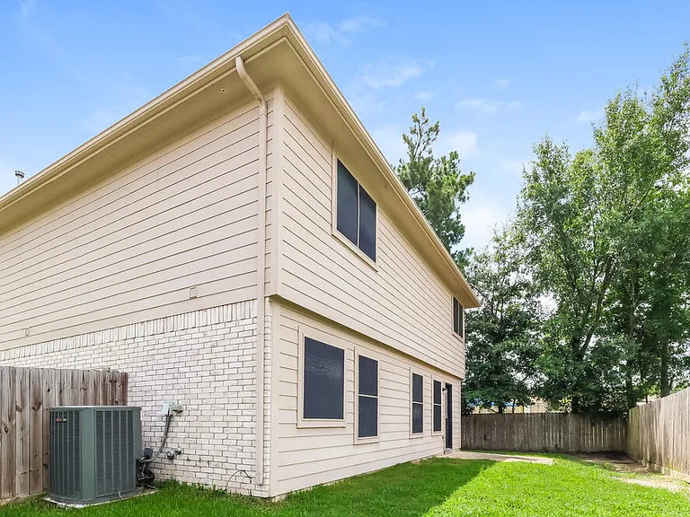23503 Maple View Dr — Photo 17