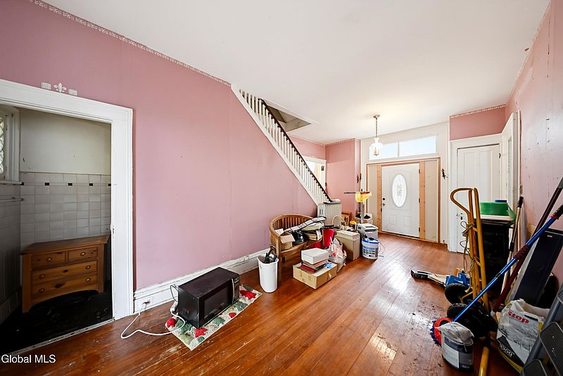 4th image of 16 114th Street