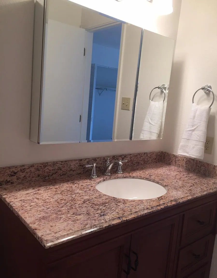 3 bed, 1152 sqft, $2,300 — Photo 3