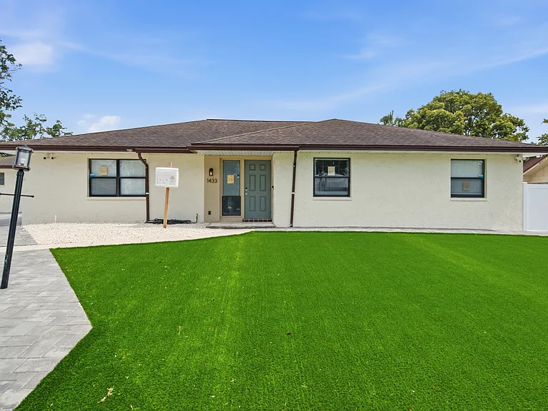 1433 Ellison Ln — Photo 1