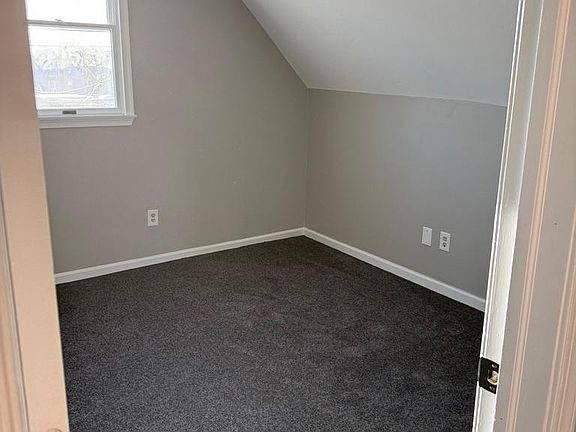 4th image of 129 Oak Ave