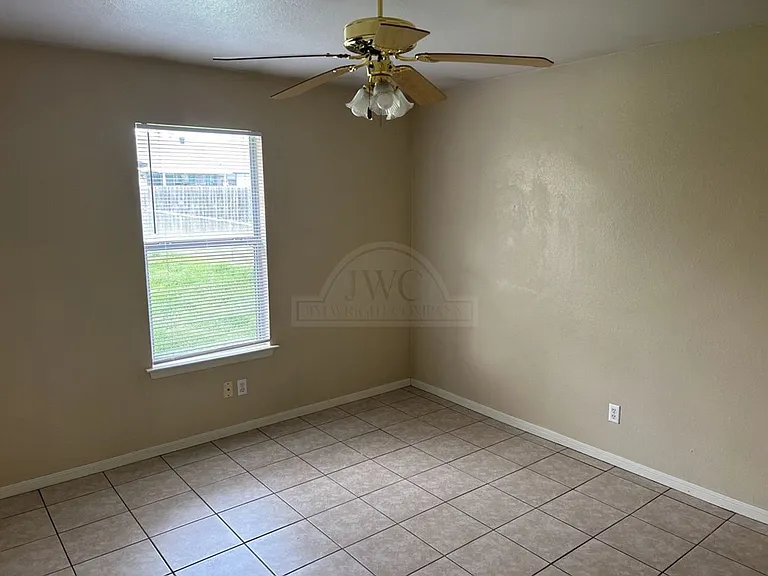 1905 Windward Dr — Photo 13