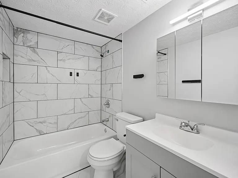 Virginia Creek Apartments — Photo 21