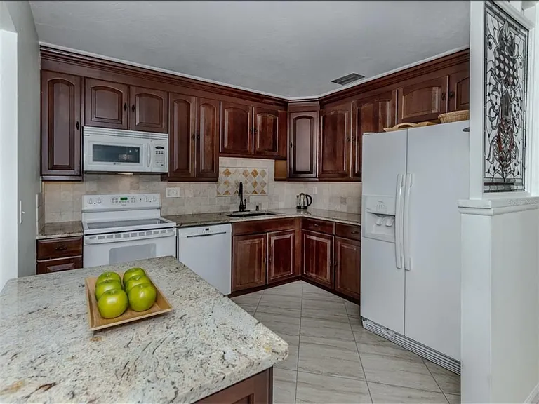 509 Harbor Dr S — Photo 4