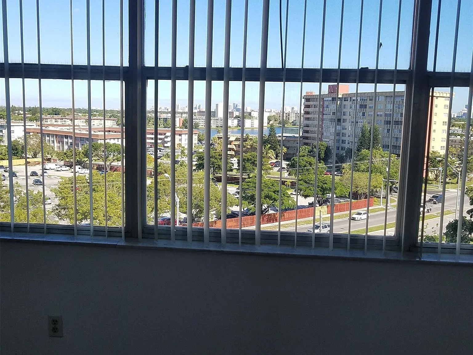 1 bed, 1.5 bath, 889 sqft, $1,650 — Photo 4