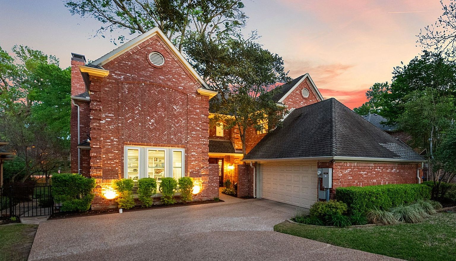 1810 Lakeshore Ct