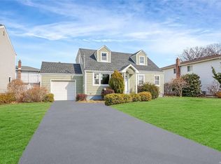 281 Clark Blvd, Massapequa Park, NY 11762
