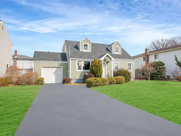 281 Clark Boulevard, Massapequa Park, NY 11762