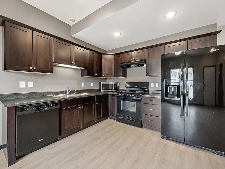 606 2nd Ave SW — Photo 9