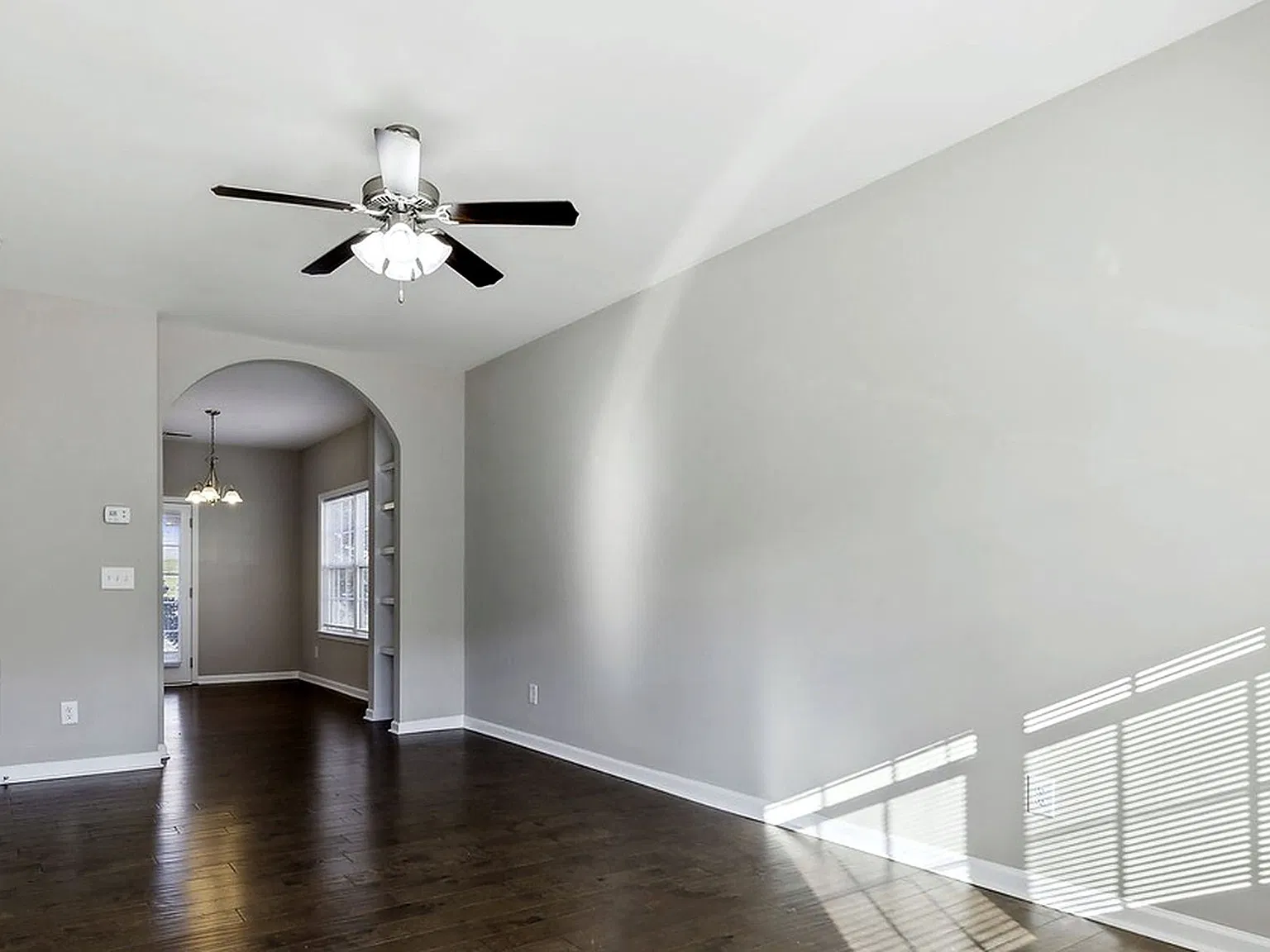 Spacious 2BR/1.5BA Townhome in Columbia Built 2016 — Photo 2