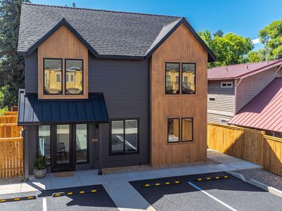 123 NW Broadway St, Bend, OR, 97703