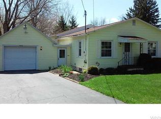 7498 Chestnut Ridge Rd, Lockport, NY 14094