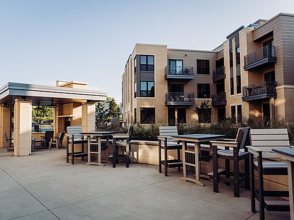 5th image of 8324 Globe Dr #306