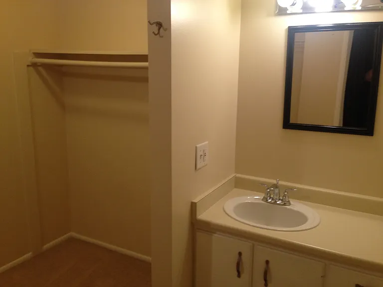1639 E Saint Charles Pl — Photo 10